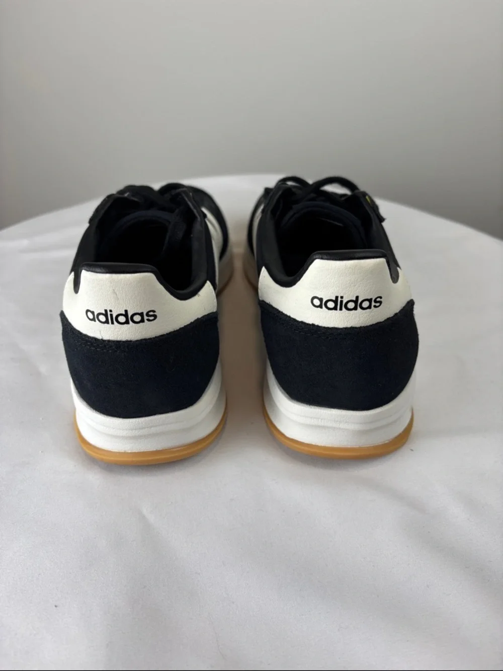 Adidas Cloudfoam Sneakers Mens 8.5 Black White Gum Sole Casual Retro Shoes - Picture 4 of 6